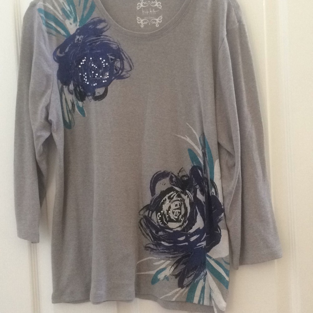 FINAL MARKDOWN Ladies Nicole miller tee large